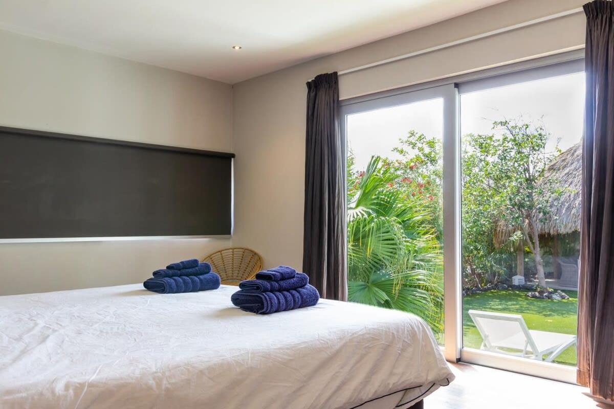Stylish 4 Bedroom Modern Villa Design, Walking Distance From The Beach Jan Thiel Екстер'єр фото