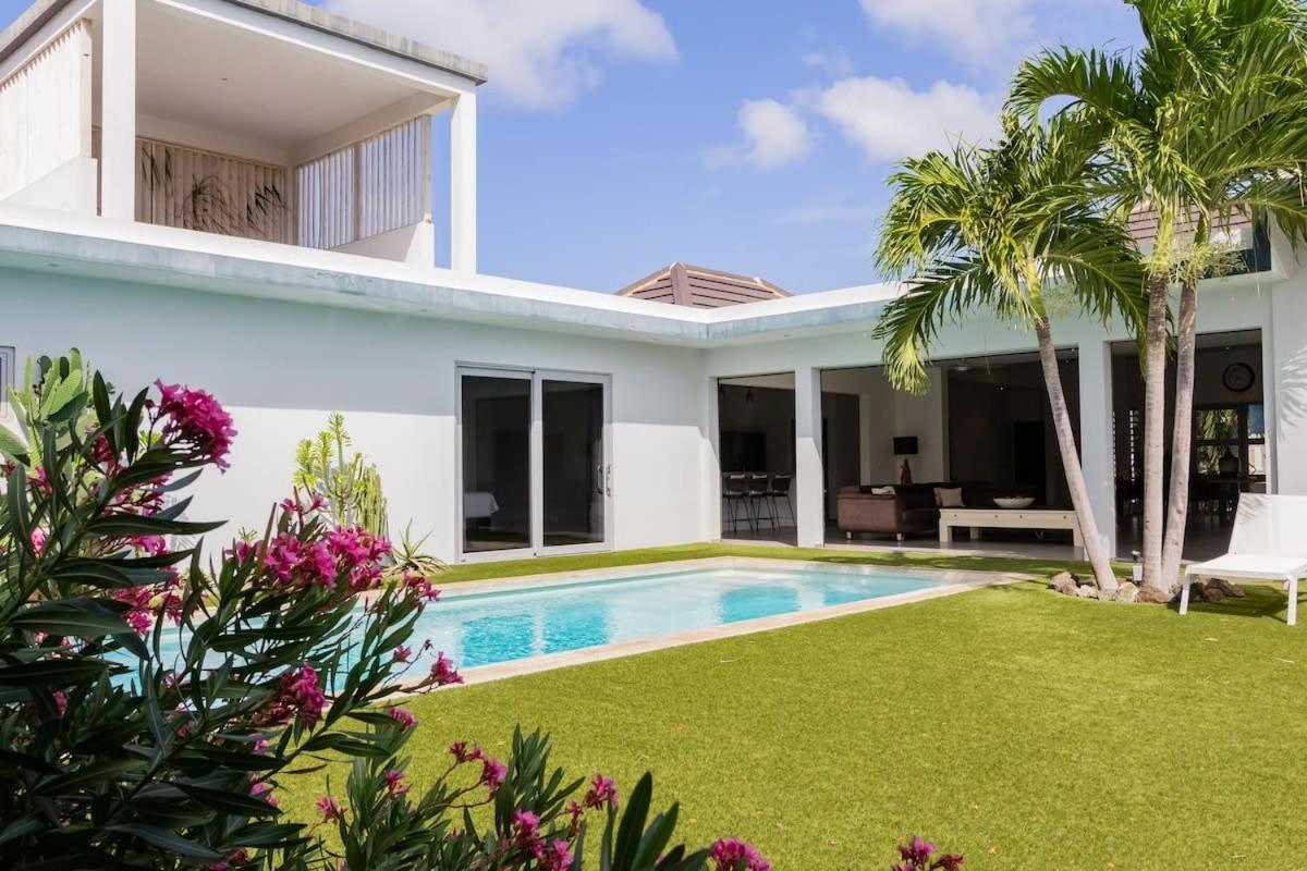 Stylish 4 Bedroom Modern Villa Design, Walking Distance From The Beach Jan Thiel Екстер'єр фото